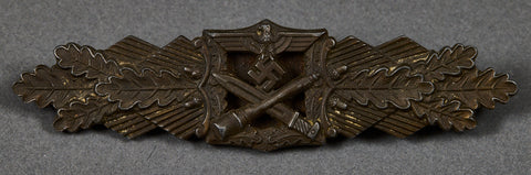 German WWII Close Combat Clasp in Bronze by A.G.M.u.K