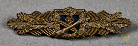 German WWII Close Combat Clasp in Bronze by A.G.M.u.K.