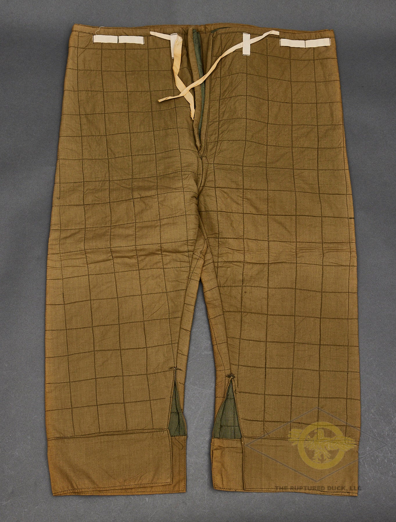 【INCHANT ME】[Winter ver.] Falling Two Tuck Bermuda Slacks INCHANT ME】[Winter ver.] Falling Two Tuck Bermuda Slacks